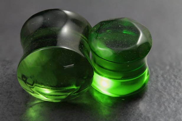 Double Faceted Green Glass Plug