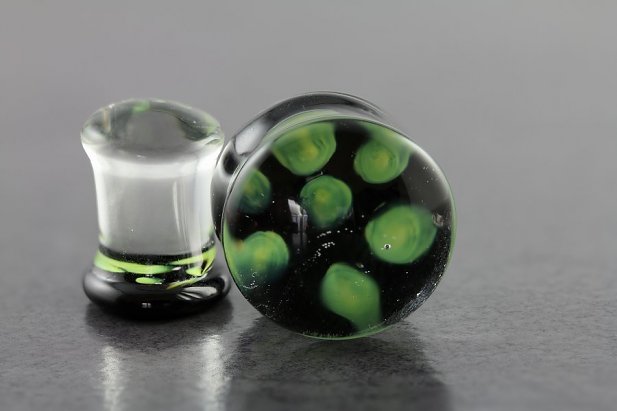 Green Dots Glass Plug